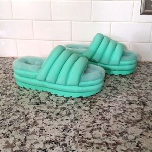 UGG Emerald Maxi Platform Slide Sandals Women's Sz 9
